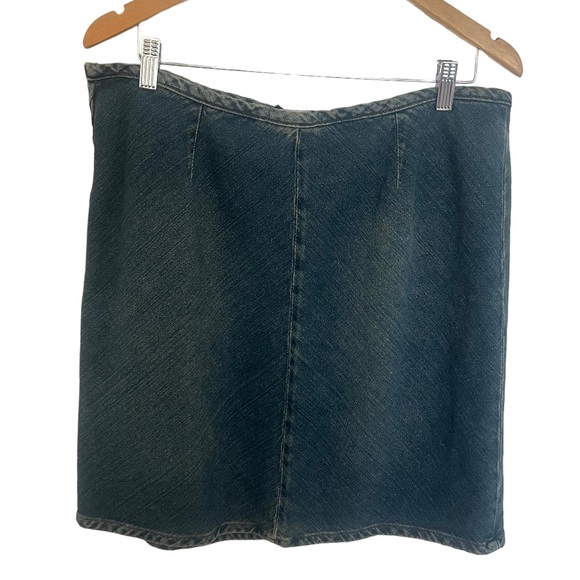 IZOD Women's Plus Medium Wash Denim Blue Jean Skirt - Picture 2 of 3